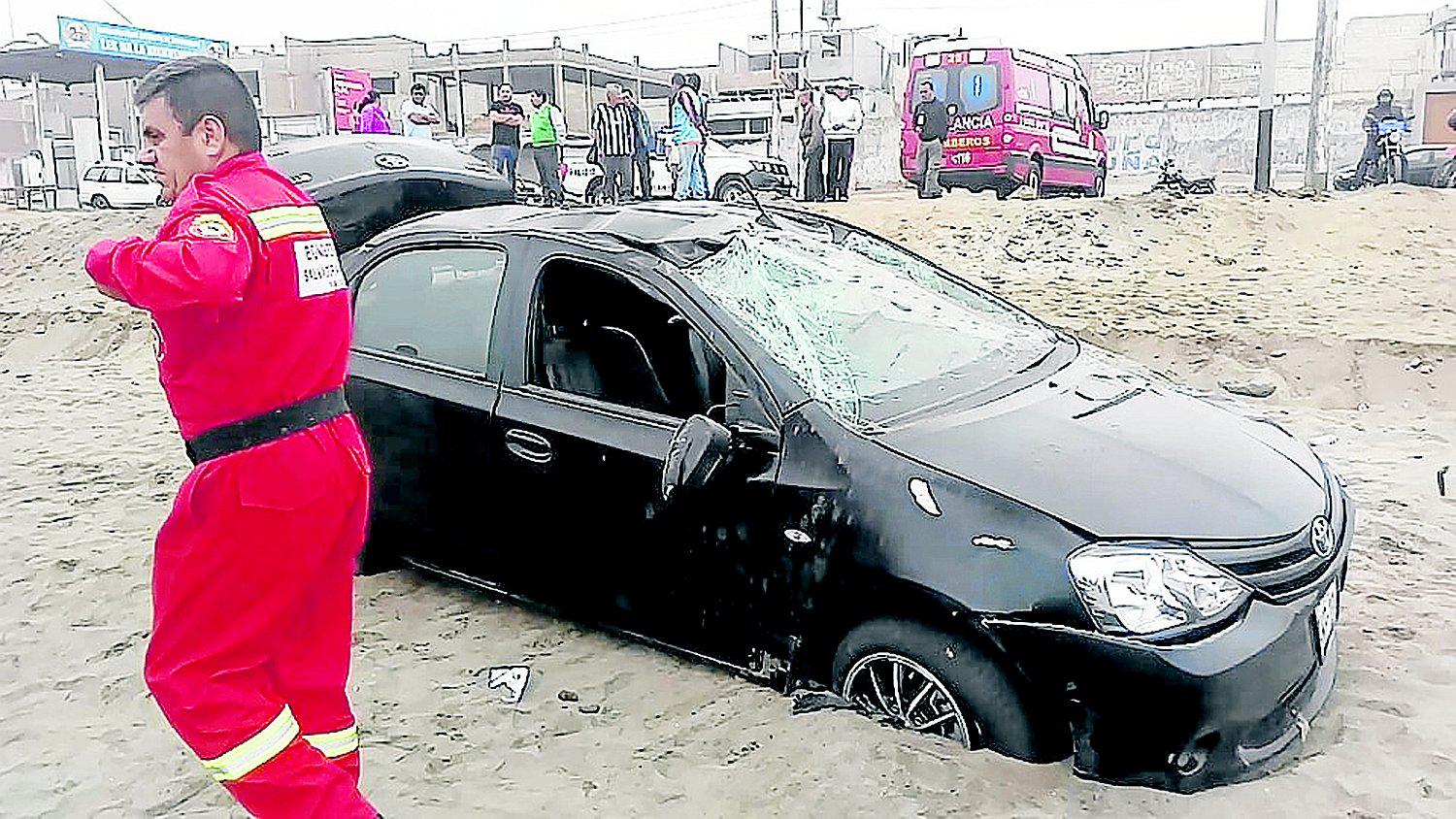 Hombre resulta herido al despistarse auto en que viajaba en Huanchaco 