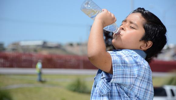 ¿Cuál es la relación entre los niños y la deshidratación?