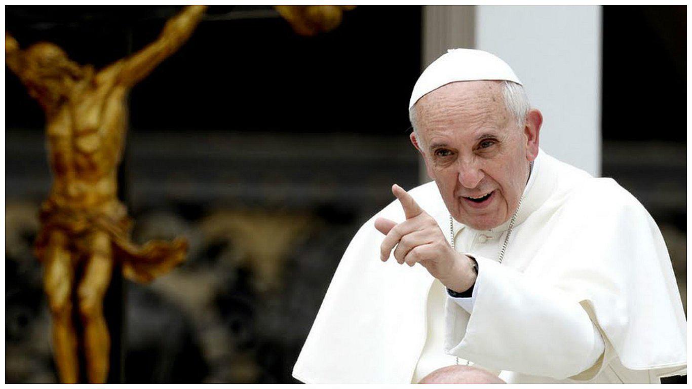 Papa Francisco: Sustituir a Dios por la riqueza es como hacer un autogol