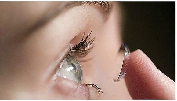 Cirujana halla 27 lentes de contacto perdidos en ojo de una paciente