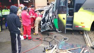 Chofer de bus ocasiona múltiple choque y muerte de dos personas en la provincia de Chincha