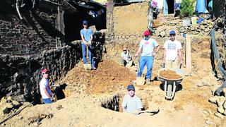 Jovenes vienen desde España para construir vivienda