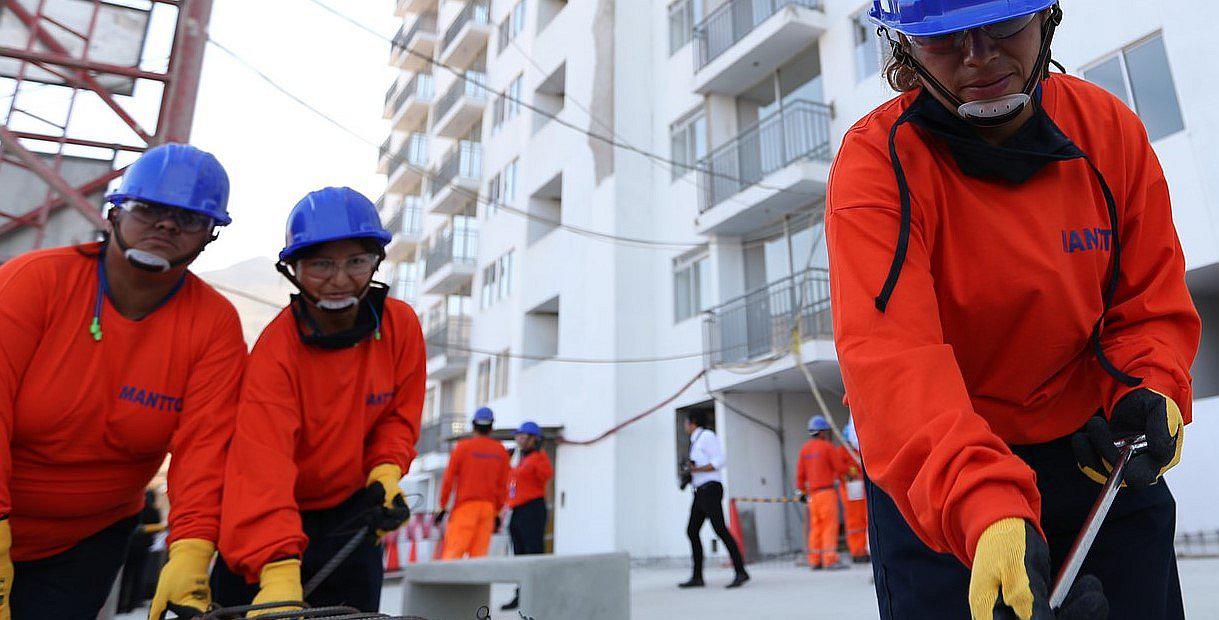 SENCICO: Más mujeres se capacitan para trabajar en construcción