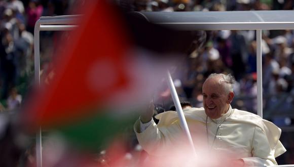 Papa Francisco pide salida pacífica a crisis Siria y defiende libertad religiosa en Tierra Santa