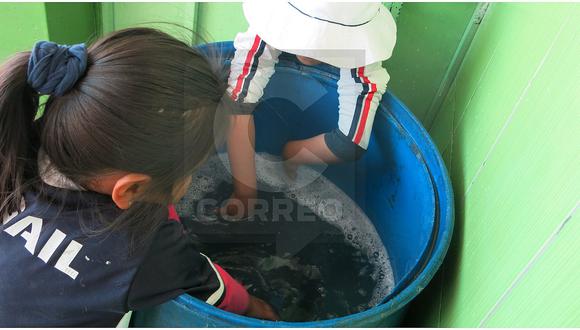 ​Niños y comerciantes pasan días difíciles por la escasez de agua potable (FOTOS)
