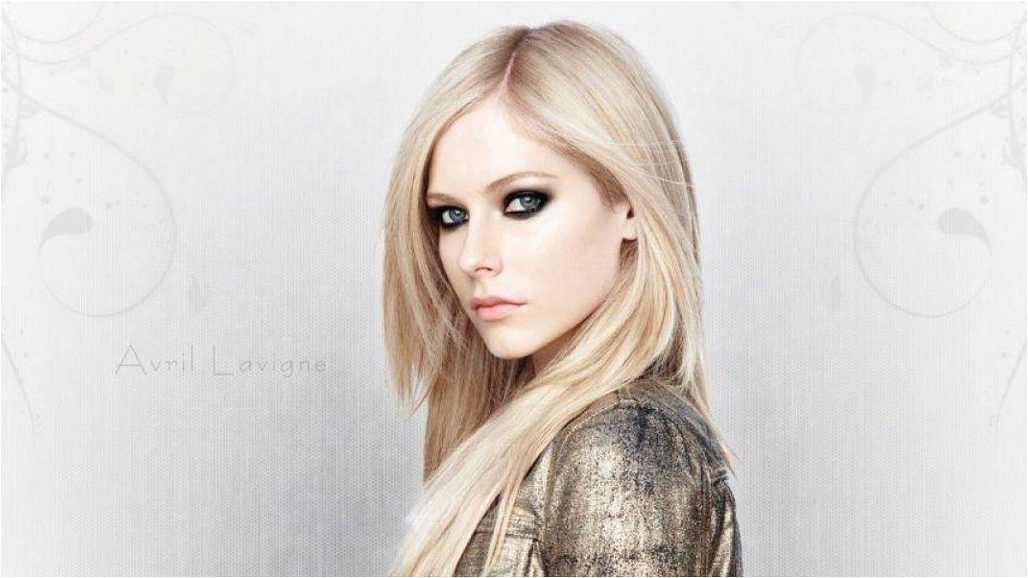 Avril Lavigne se desnuda en Instagram para anunciar su nuevo álbum (FOTO)