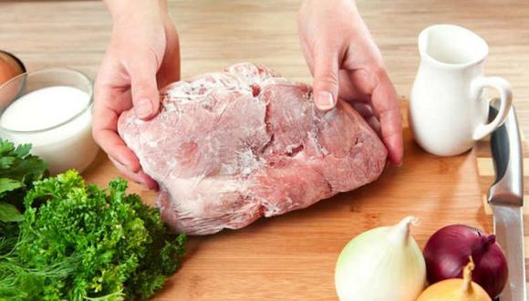 Lo que sucede a tu carne cuando la descongelas a temperatura ambiente