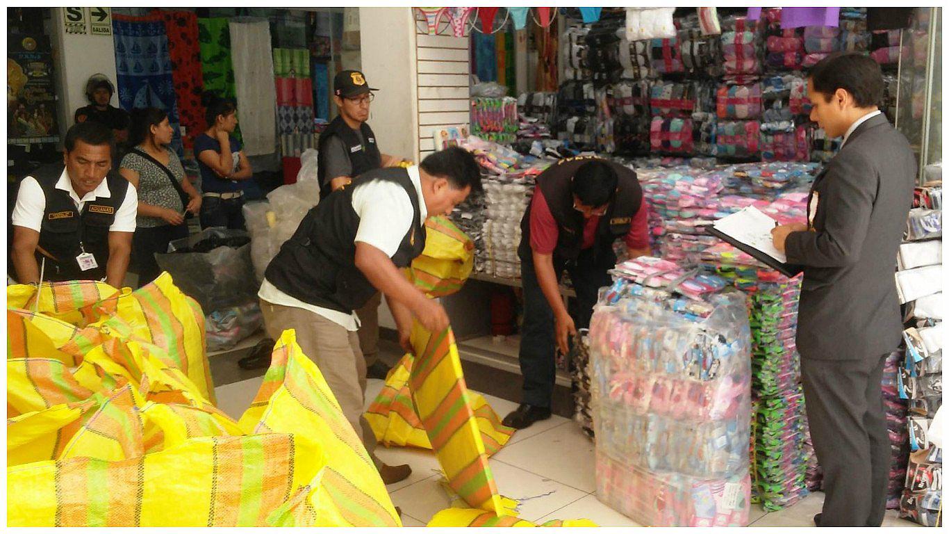 Policía incauta ropa falsificada en Gamarra valorizada en S/ 2.5 millones