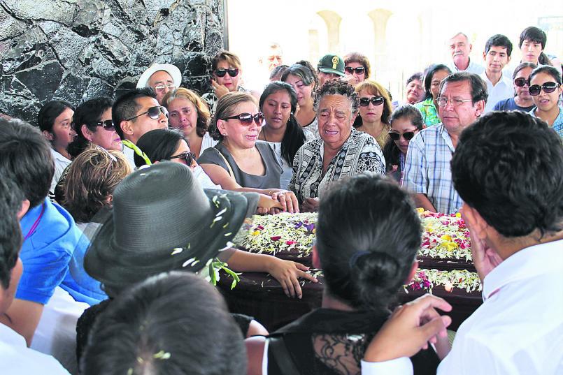 Con profundo dolor les dan último adiós a víctimas