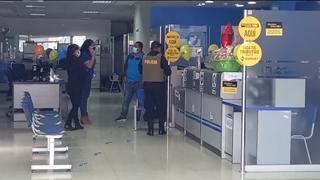 Delincuentes irrumpen en financiera, asaltan a clientes y se llevan S/15 mil, en Huacho