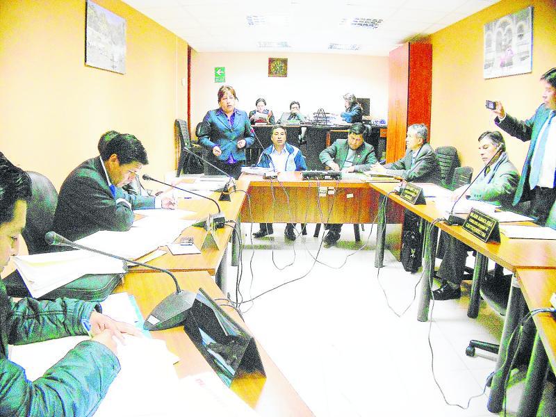 Trabajadores piden reposición a Ugel