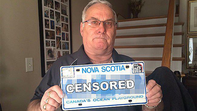 Canadá: retiran matrícula por considerarla sexista a pesar de ser su apellido