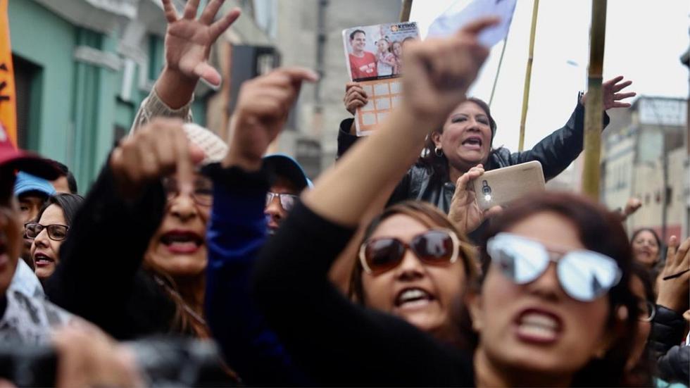 Keiko Fujimori: Se unen más simpatizantes fujimoristas y se generan disturbios afuera de Sala Penal | Galería 