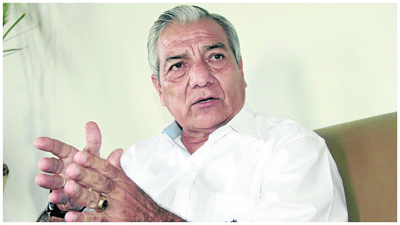 Elidio Espinoza  viajará con dos regidores al Congreso 