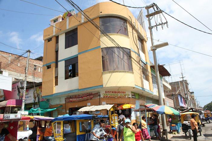 Lanzan excremento a local de canal Hechicera 