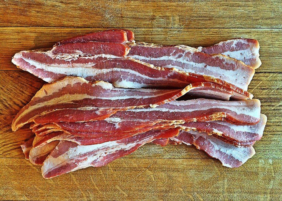 El tocino es otro de los productos que puedes congelar (Foto: Pixabay)