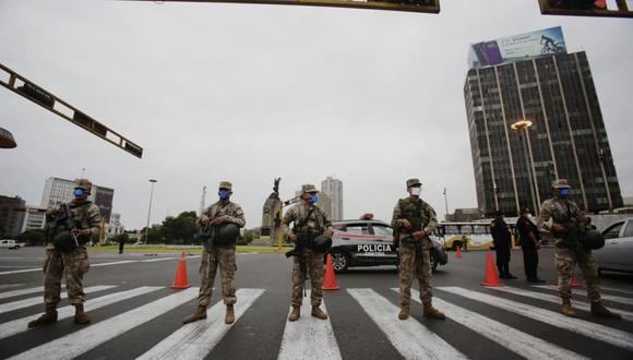 Segundo día de estado de emergencia por coronavirus: presencia militar y policías en las calles (FOTOS). Fotos: Allen Gino Quintana