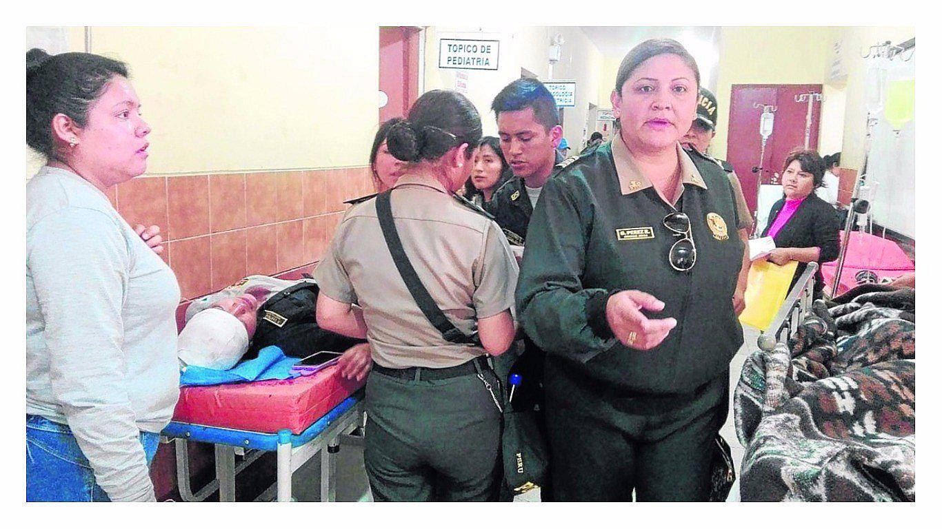 Tres policías heridas en vuelco de patrullero