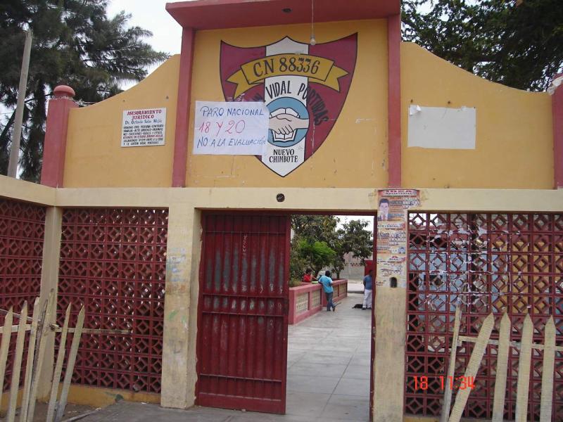 Niña se quema rostro y manos en colegio