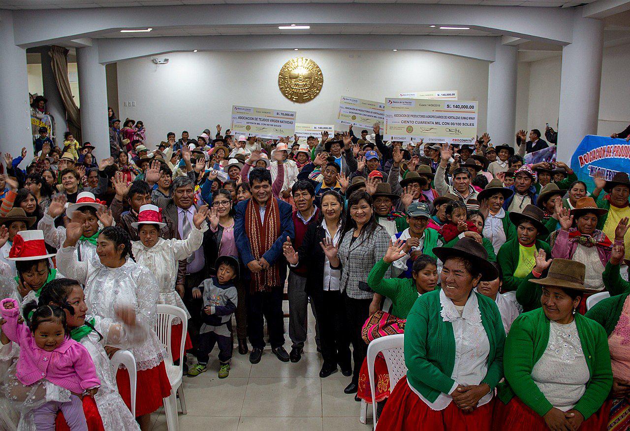 Santiago entrega cheques a cadenas productivas ganadoras del Procompite 2019