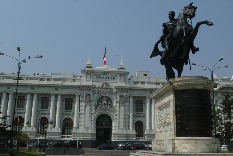 Conflicto de intereses en autor de la llamada ley "SOPA"
