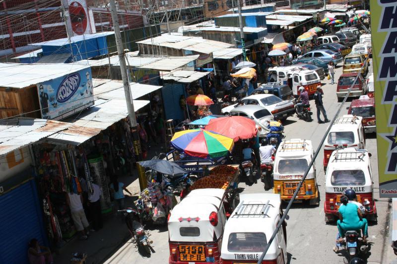 Crecimiento del parque automotor genera caos en Huánuco