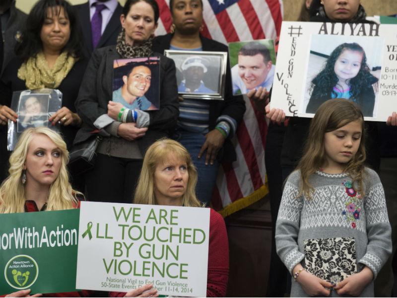 Estados Unidos recuerda segundo aniversario de matanza en escuela Sandy Hook