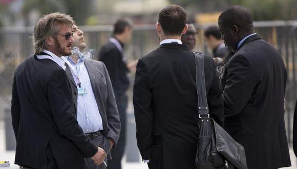 Sean Penn llega a Lima y para participar en foro del BM y el FMI sobre jóvenes emprendedores 