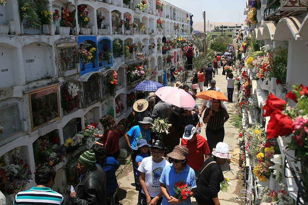 Todos Los Santos: Se incrementan las visitas a Cementerio General de Tacna