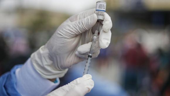 La segunda dosis de la vacuna contra el COVID-19 será aplicada en el mismo centro de vacunación en el que recibió la primera dosis. (Foto: Andina)