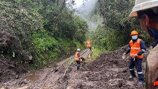 Deslizamiento cubre vía férrea a Machu Picchu, pasajeros esperan trabajos de limpieza (VIDEO-FOTOS)