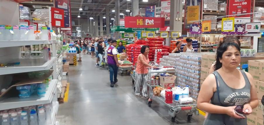 Callao: compras masivas de productos de primera necesidad continúan en supermercados. Fotos: Britanie Arroyo
