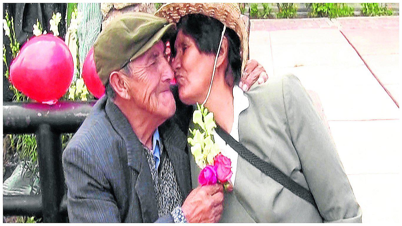 San Valentín: Cuando el amor te llega en la tercera edad (VIDEO)