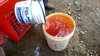 Agua rojiza y con olor a sangre  causa alarma en los pobladores de distrito en Huancayo