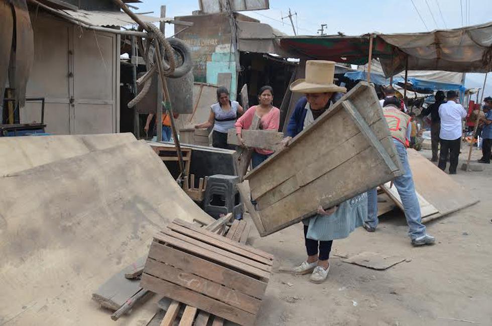 Denuncian a Villarán por retorno de ambulantes a Puente Camote