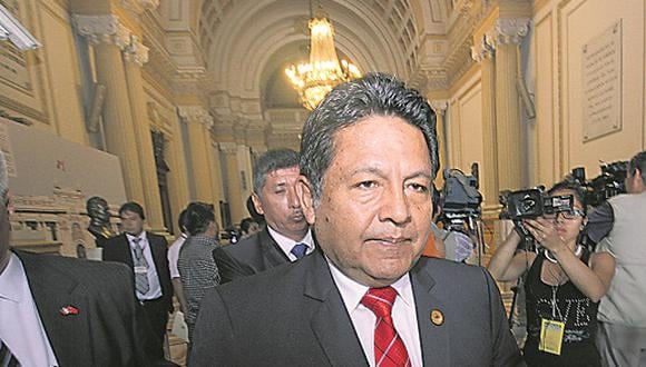 Informe fiscal hunde a Carlos Ramos Heredia