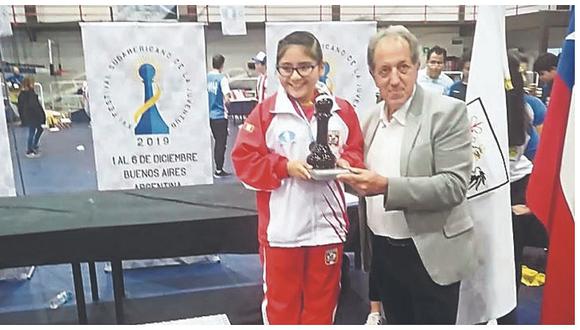 Niña chimbotana gana medalla de bronce en Sudamericano de Ajedrez 