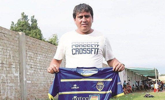 La Libertad: El alcalde que la rompe jugando en la Copa Perú 