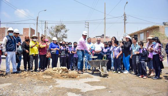 Alcalde del distrito de Huanchaco, Estay García Castillo, entregó terreno y colocó la primera piedra de la obra que se ejecutará en 90 días.