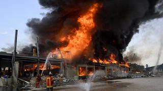 Gran incendio en el puerto de Beirut, semanas después de la devastadora explosión (VIDEOS)