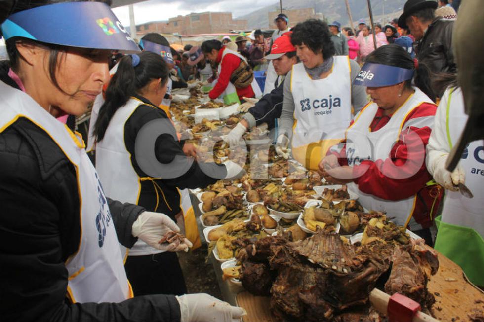 Con ritual mágico preparan pachamanca más grande del mundo (FOTOS)