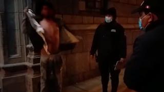 Huancayo: Sujeto es intervenido en toque de queda y se quita la ropa frente a efectivos (VIDEO)