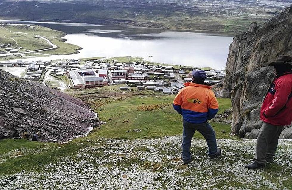 Cerca de 150 familias se instalan en cerro por temor a derrumbes e inundaciones (FOTOS) 