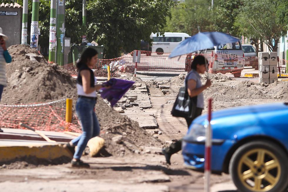 Problemas en Miraflores y Cerro Colorado por pistas malogradas (FOTOS)