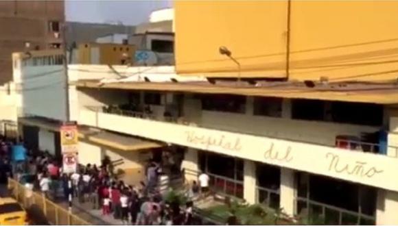 Cientos de padres se amanecieron para conseguir cita en el Hospital del Niño (VIDEO)