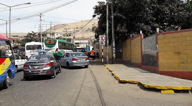 Taxistas que ofrecen carreras a la playa afuera de terminal son piratas