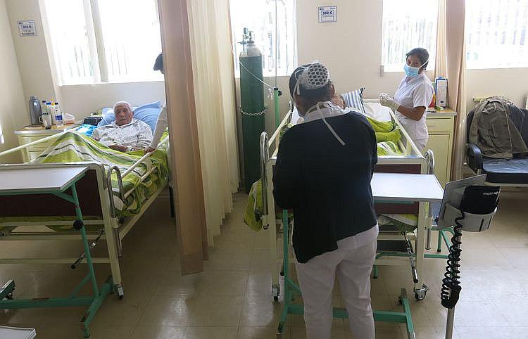 Hospitalizan a asegurados en el nosocomio Geriátrico