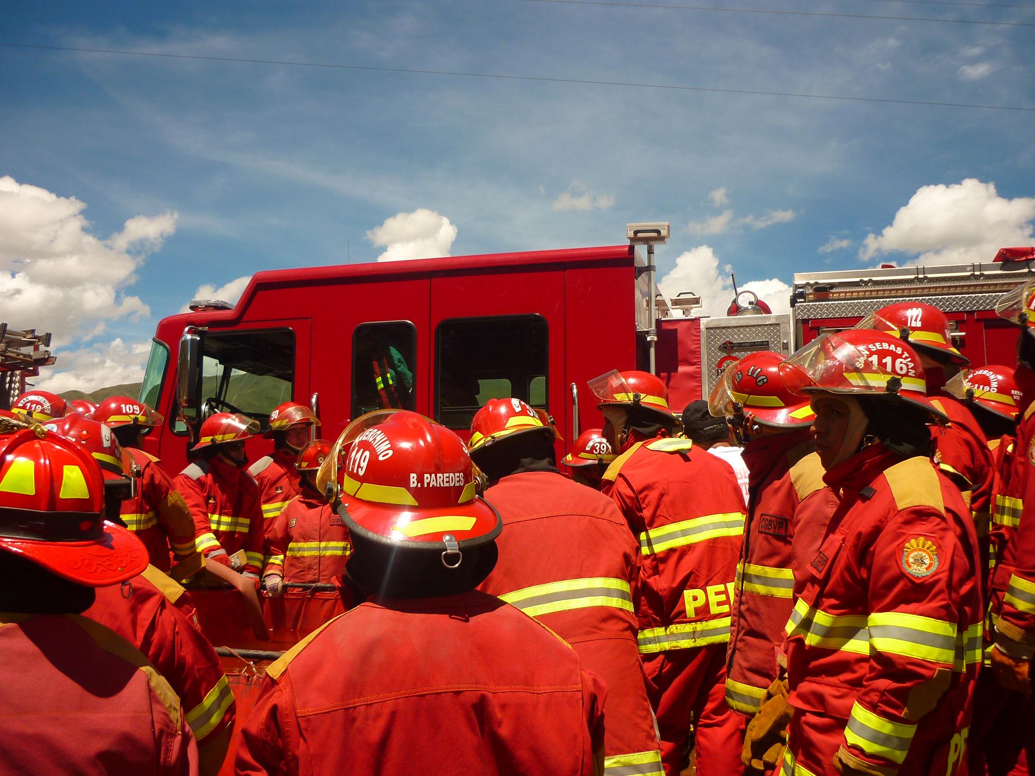 Desmiente recorte a bomberos de Cusco