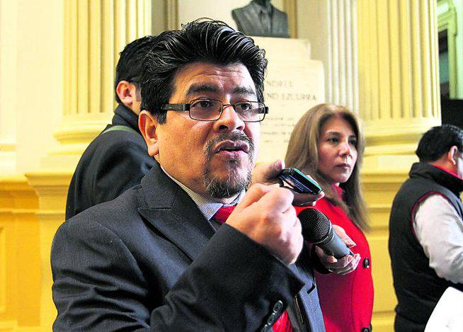 ​Teófilo Gamarra: Marisol Espinoza debe presentar los documentos originales de su renuncia