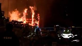 Incendio consumió vivienda donde se almacenaban cajas de madera, en La Victoria (VIDEO)